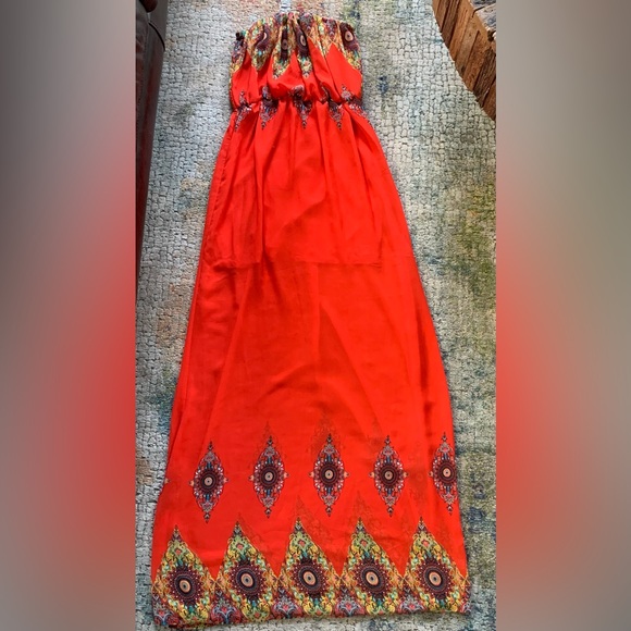 Red strapple dress. For All ocassions and very fashionable.Size small and fits M - Picture 4 of 7